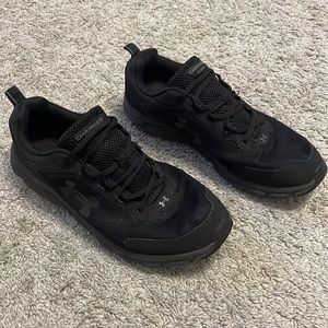 ❌SOLD❌Under Armour Charged Assert All Black Sneakers